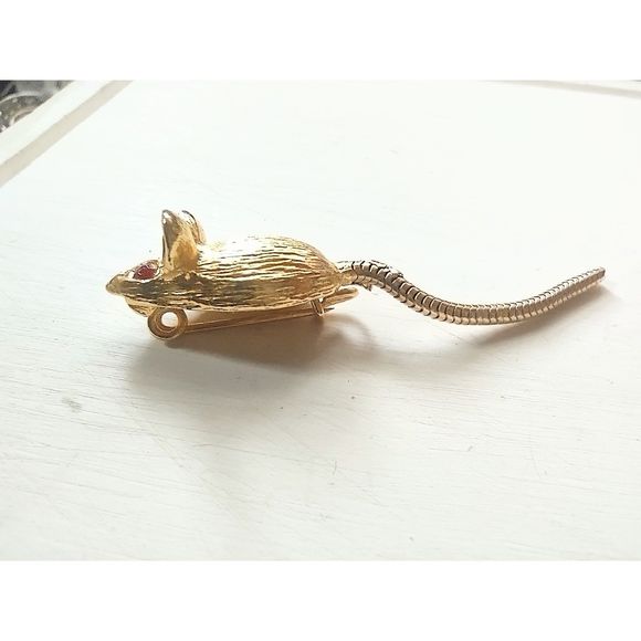 Vintage Gerry's 60's Small Mouse Pin Brooch Gold Tone Red Rhinestone Eyes - Picture 3 of 6